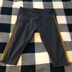 Fabletics capri athletic leggings